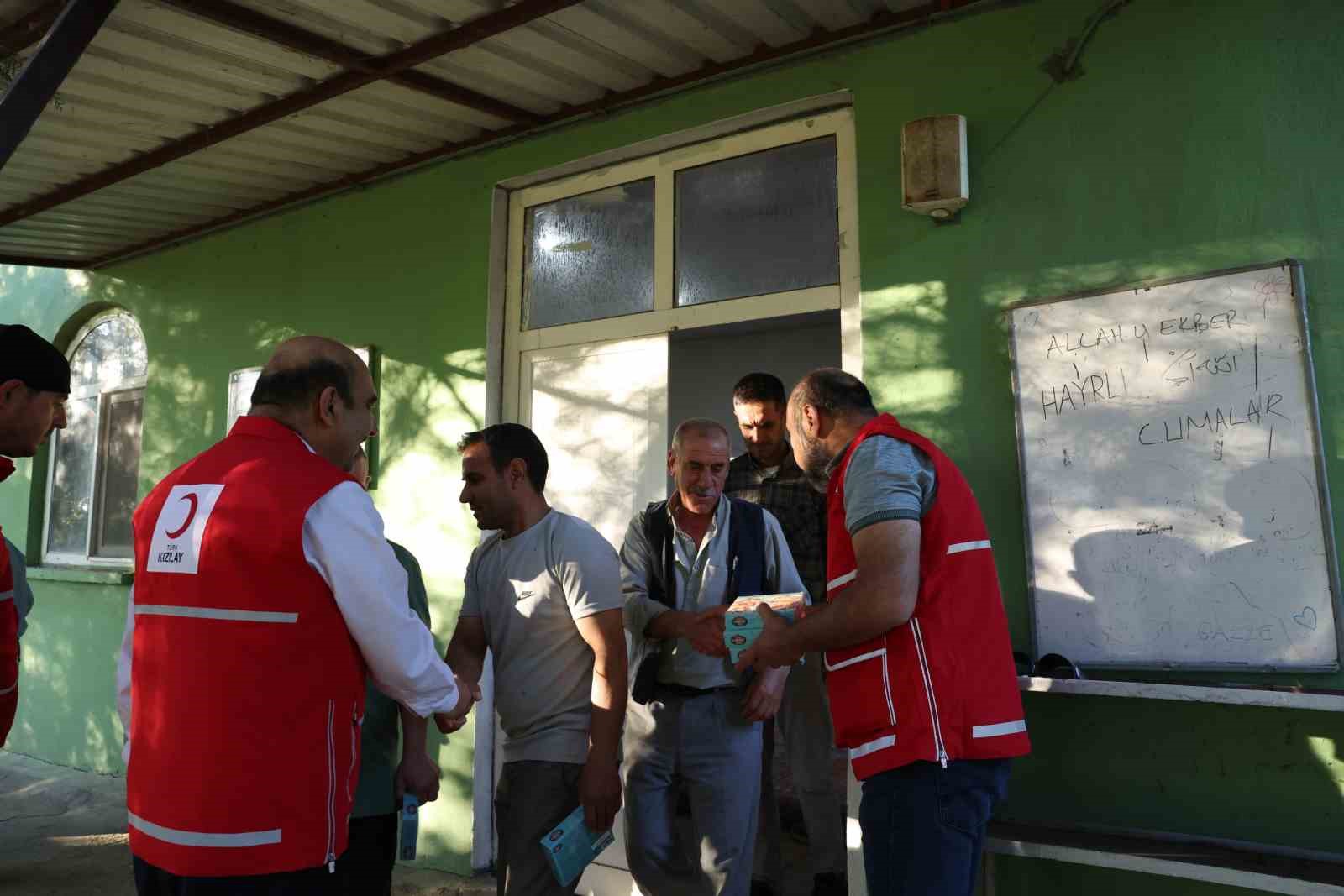 Türk Kızılay yurt içinde ve 22 ülkede kurban kesimlerine başladı