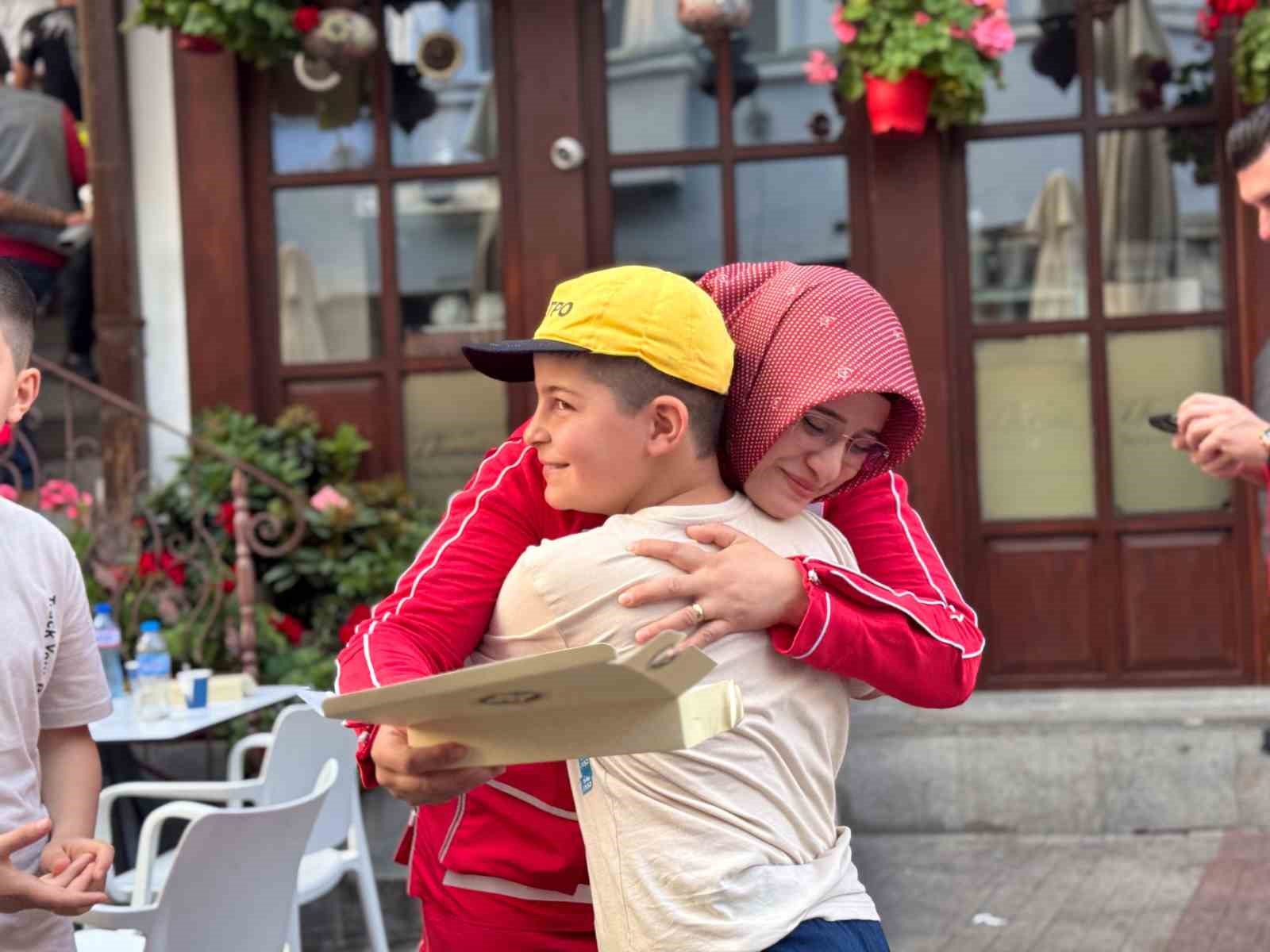 Türk Kızılay yurt içinde ve 22 ülkede kurban kesimlerine başladı