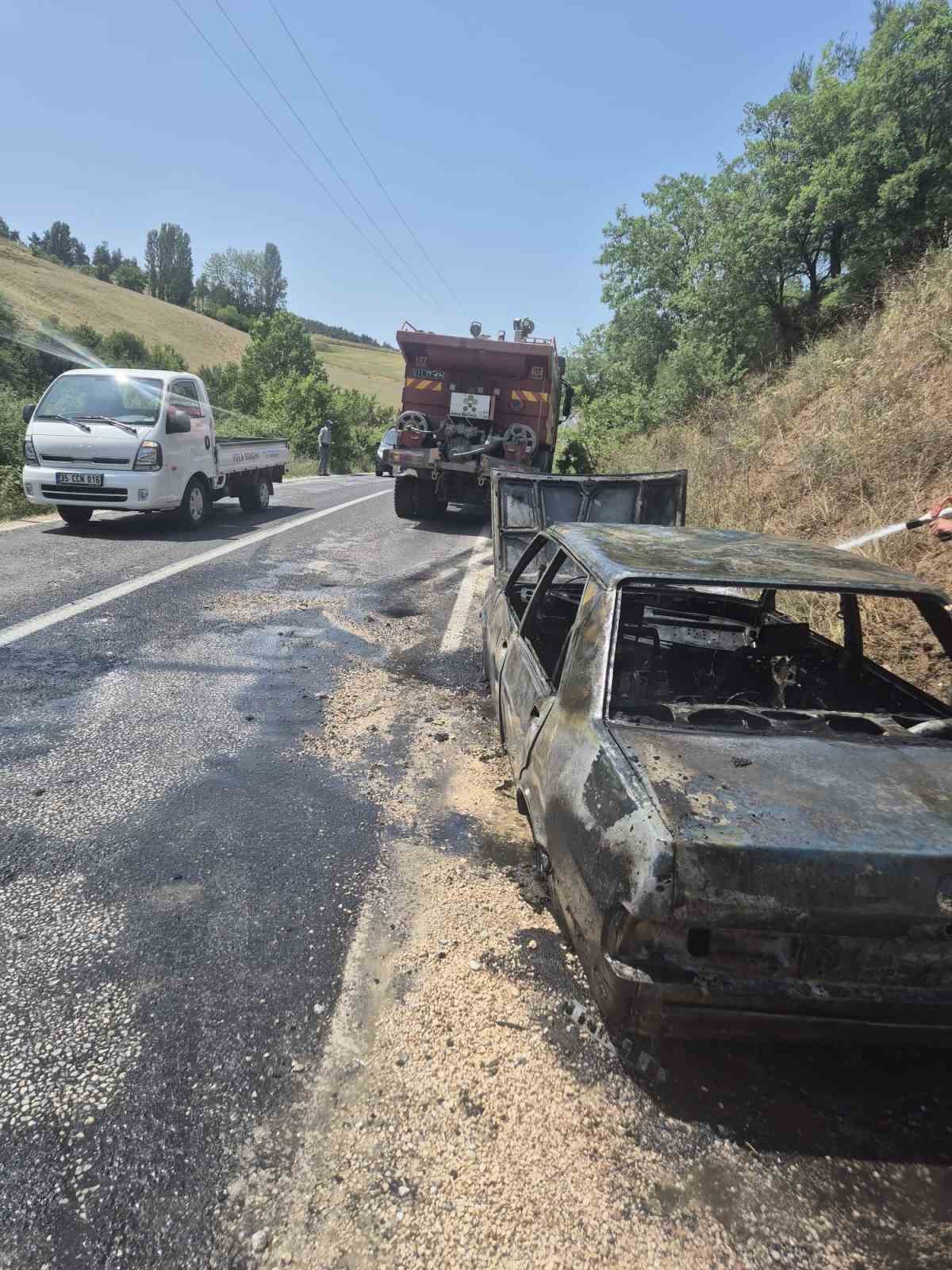 Osmaneli&rsquo;de seyir halindeki otomobil yandı

