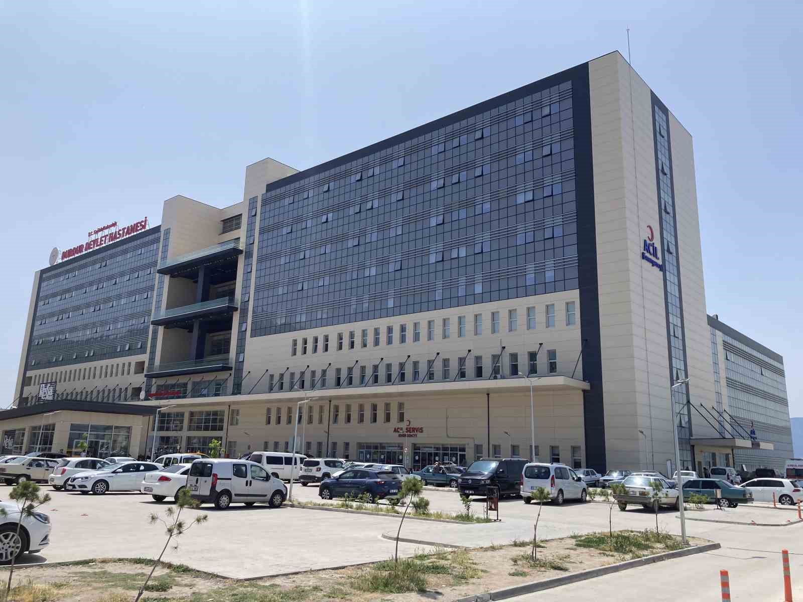 Burdur&rsquo;da &uuml;zerine kurban devrilen kadın ağır yaralandı
