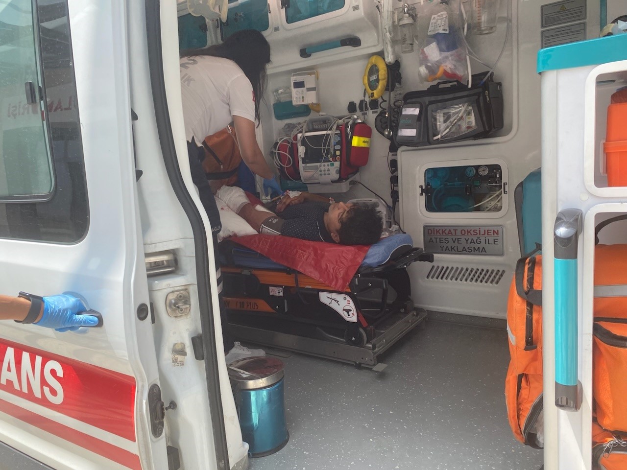 Acemi kasaplar kendilerini yaraladı