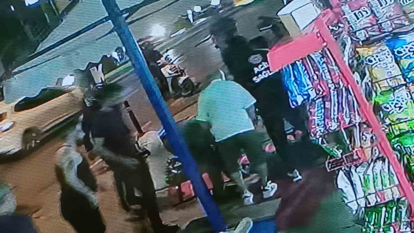 Maltepe&rsquo;de &ouml;nce yumruk attı daha sonra kalp masajı yaptı
