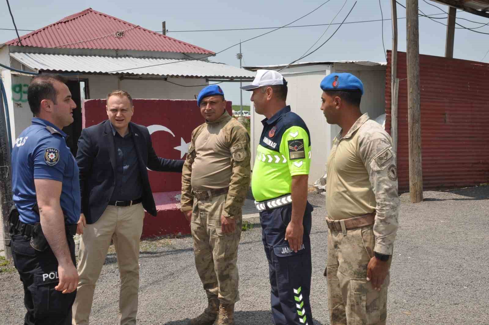 Kaymakam Koşansu&rsquo;dan polis, asker ve hastalara bayram ziyareti
