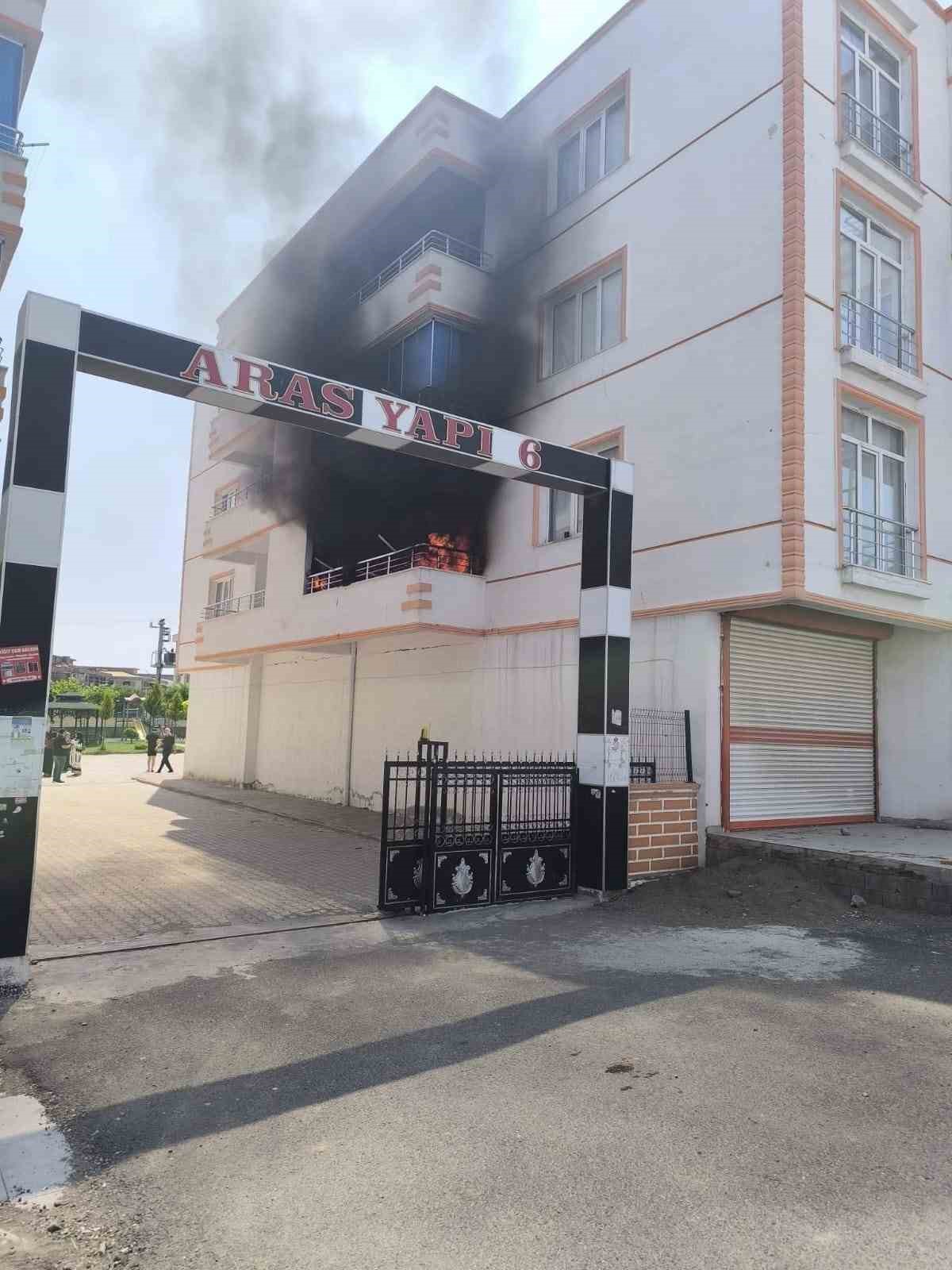 Diyarbakır’da bir evin balkonunda çıkan yangın söndürüldü