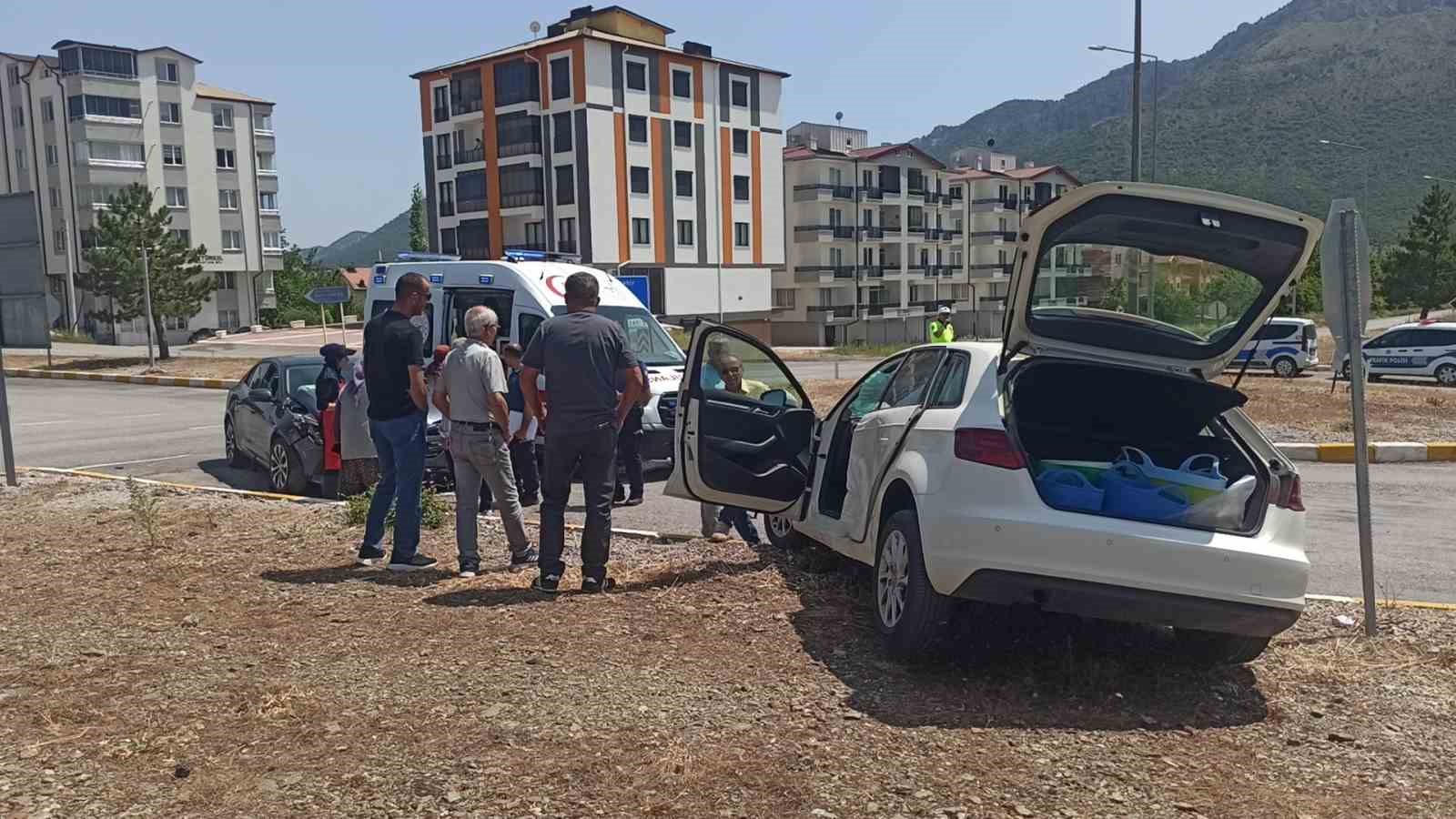 Konya’da iki otomobil çarpıştı: 5 yaralı