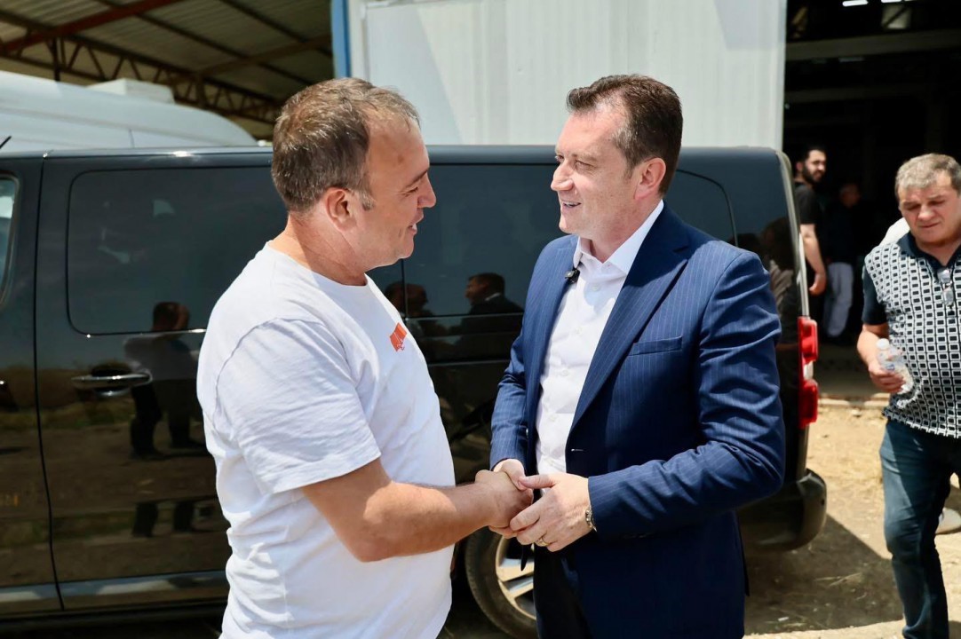 Silivri Belediye Başkanı Bora Balcıoğlu köylerde vatandaşlarla bayramlaştı
