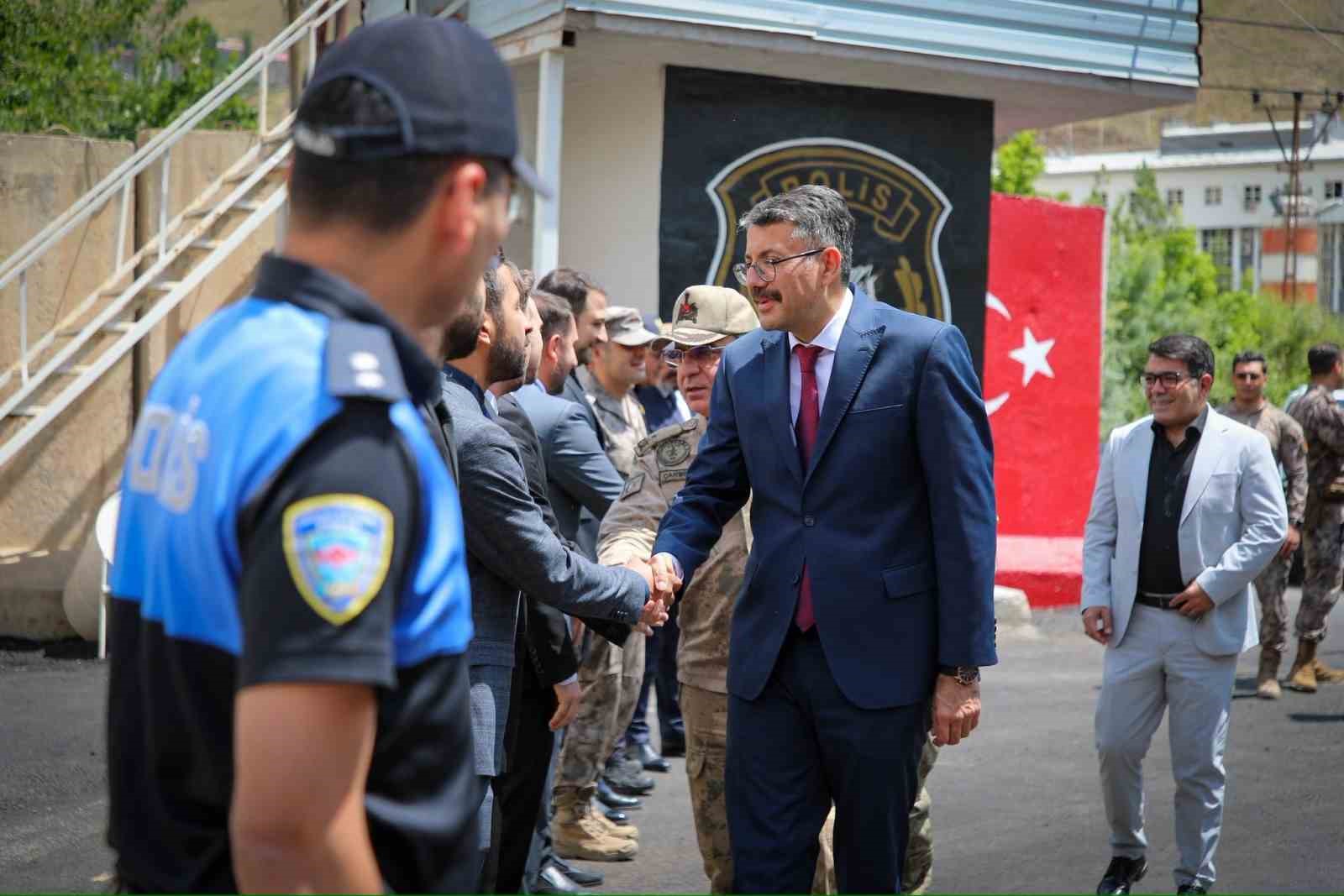 Vali Çelik’ten güvenlik güçlerine bayram ziyareti
