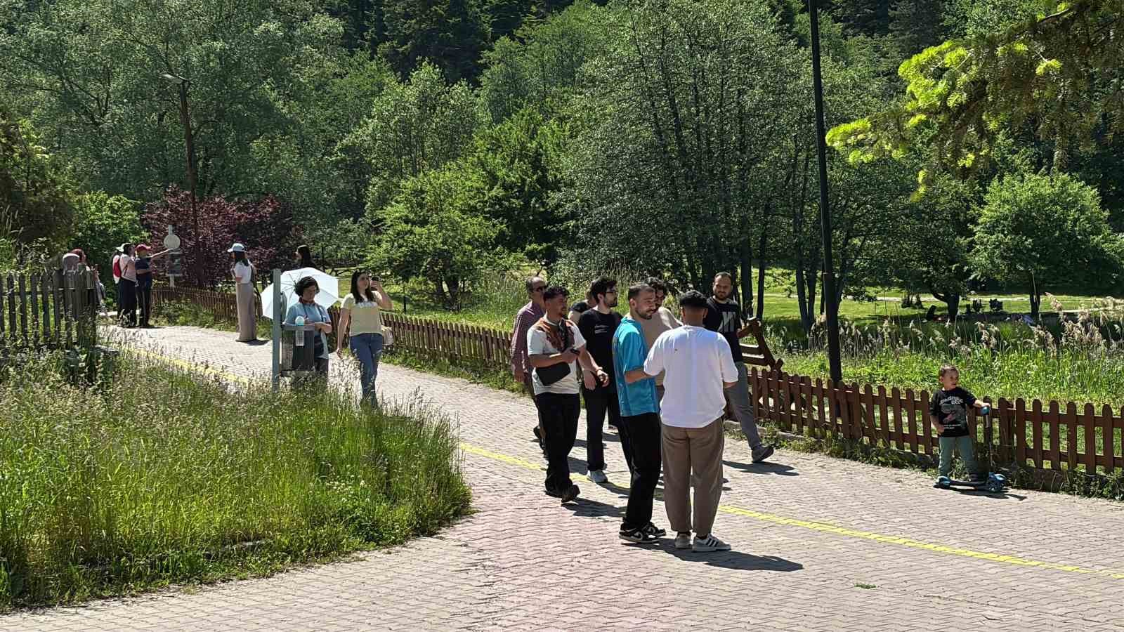 Gölcük Tabiat Parkı tatilcilerin akınına uğradı: "Doğası, enerjisi harika"
