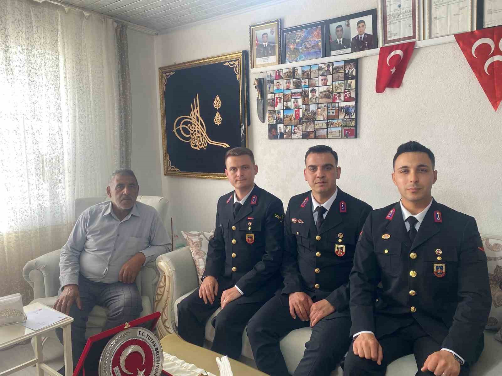 Ağrı’da jandarmadan bayramda şehit ailelerine vefa ziyareti
