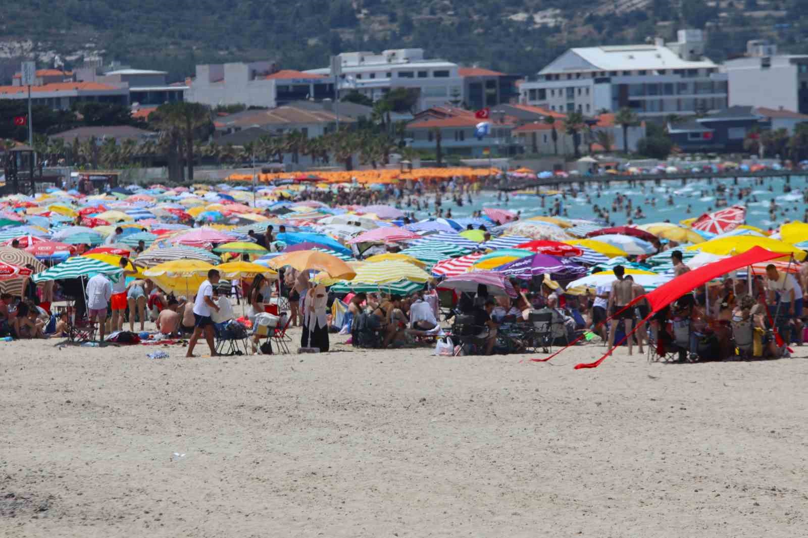 Çeşme’de plajlar doldu taştı nüfus 1 milyonu geçti
