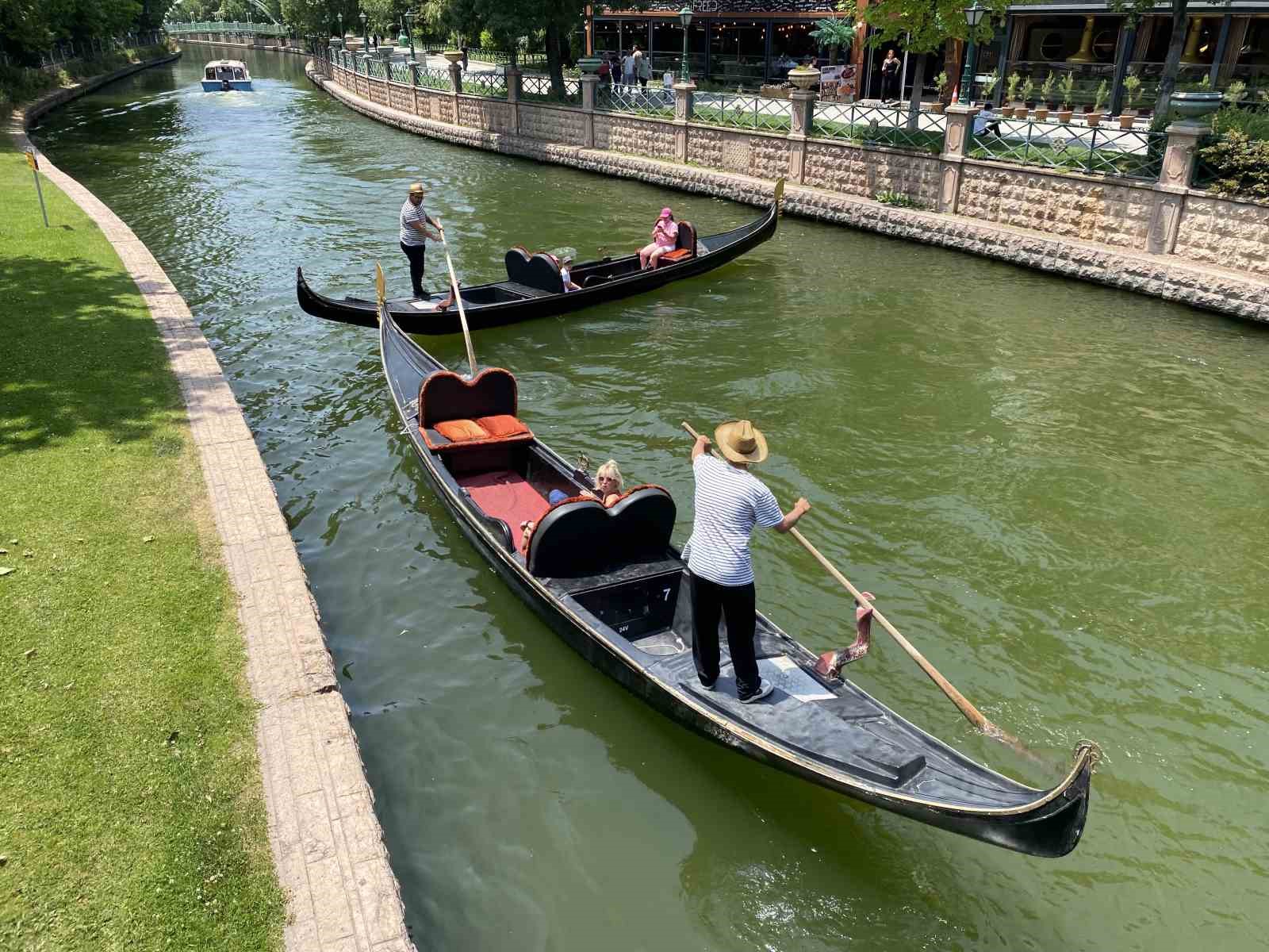 Bayramda Eskişehir’e gelen turistler gondol seferlerini yoğunlaştırdı
