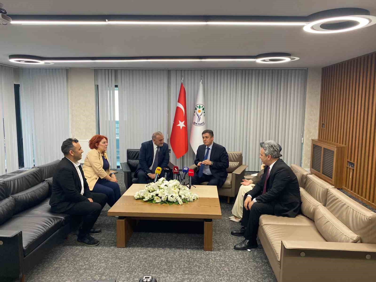 6 partiden DEM Parti’ye bayram ziyareti
