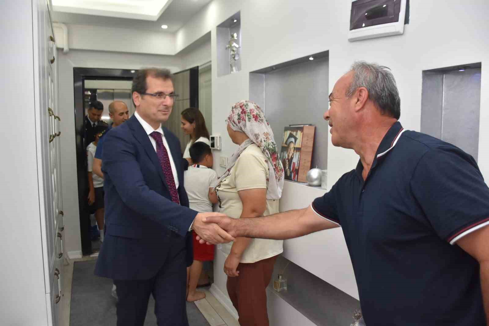 Salihli’de şehit aileleri Kurban Bayramı’nda unutulmadı
