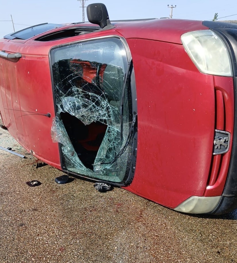 Konya’da otomobil devrildi: 4 yaralı