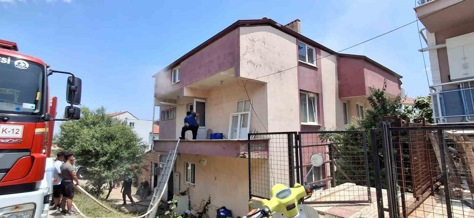 Bayram günü evleri yandı