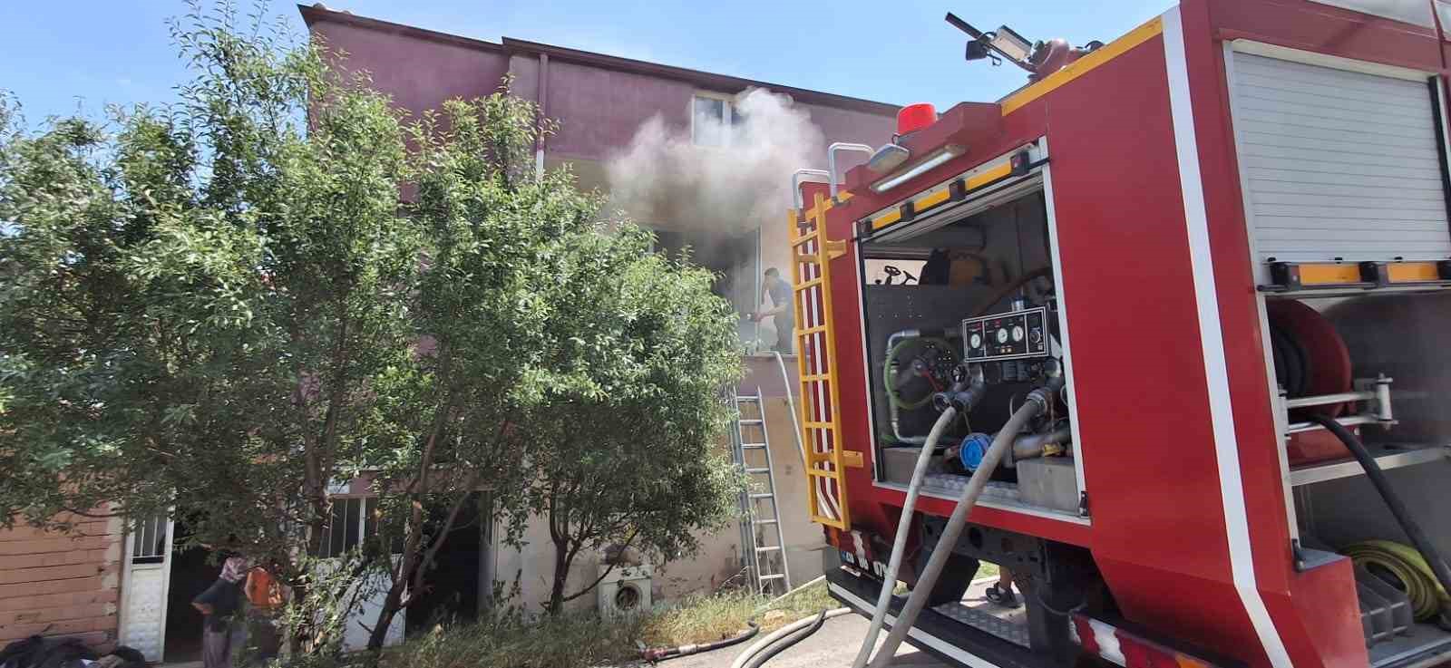 Bayram g&uuml;n&uuml; evleri yandı
