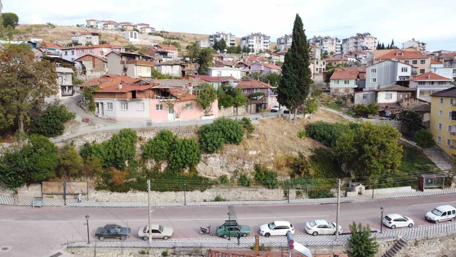 Atıl alan, g&ouml;z kamaştıran şelaleye d&ouml;n&uuml;şt&uuml;
