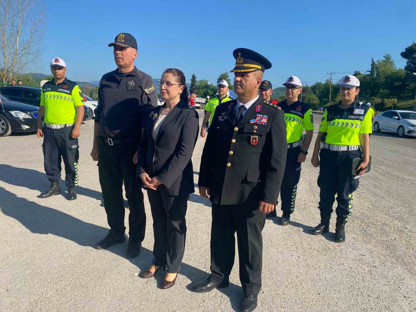 Vali Arslan bayram uygulamasına katıldı