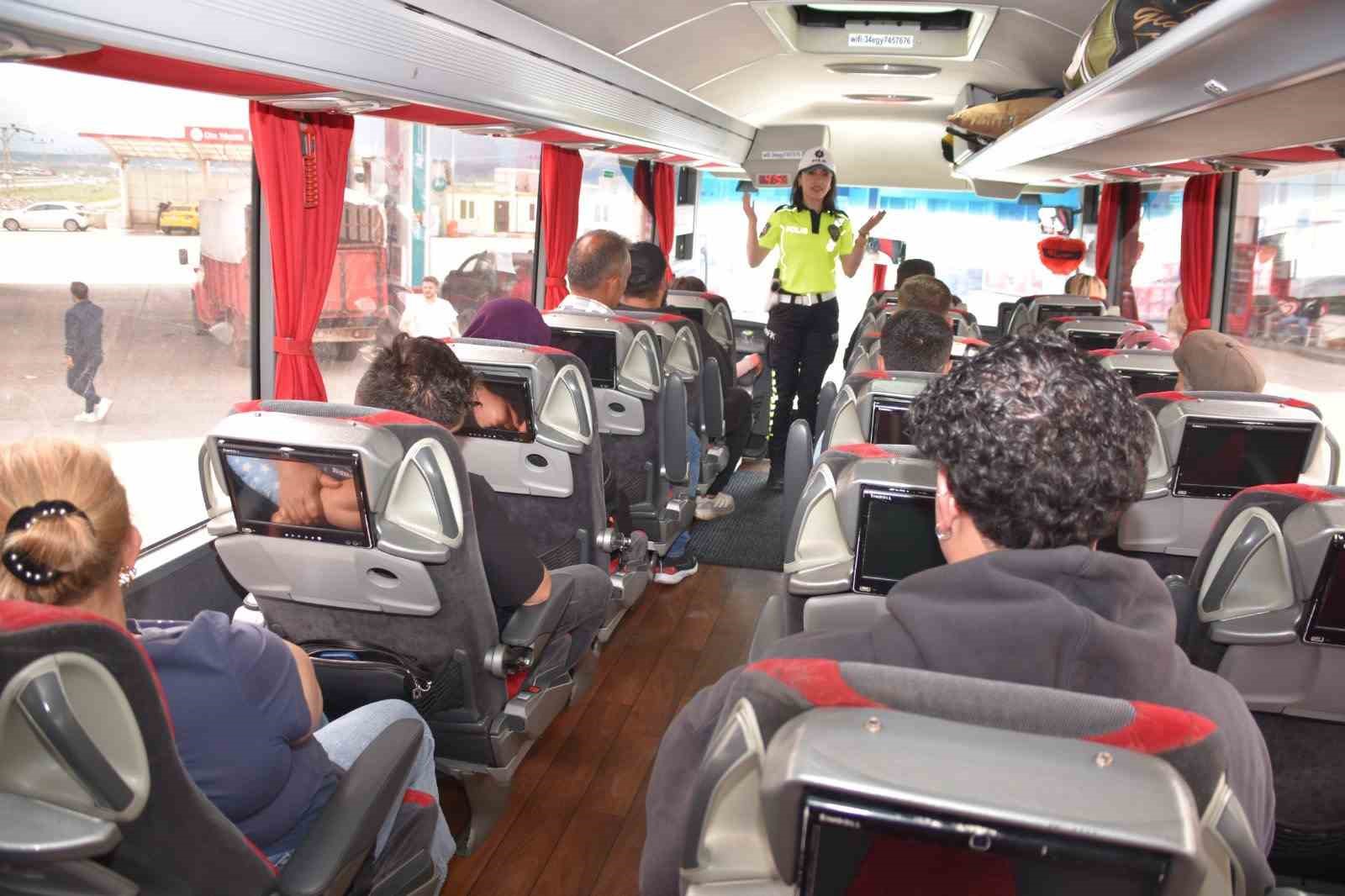 Kars&rsquo;ta yolcu otob&uuml;sleri denetlendi
