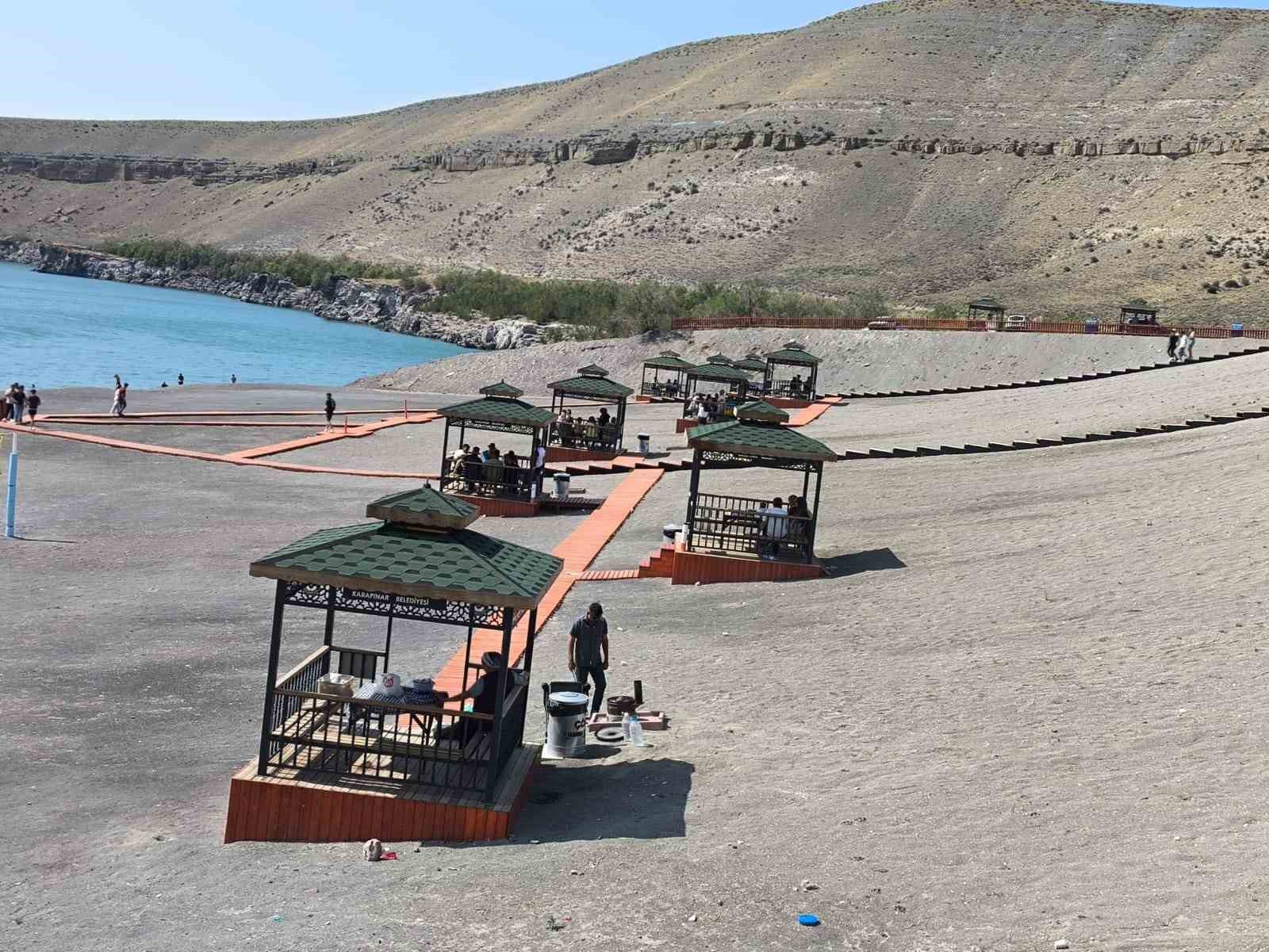 Karapınar’ın gözdesi Acıgöl’e bayramda ziyaretçi akını