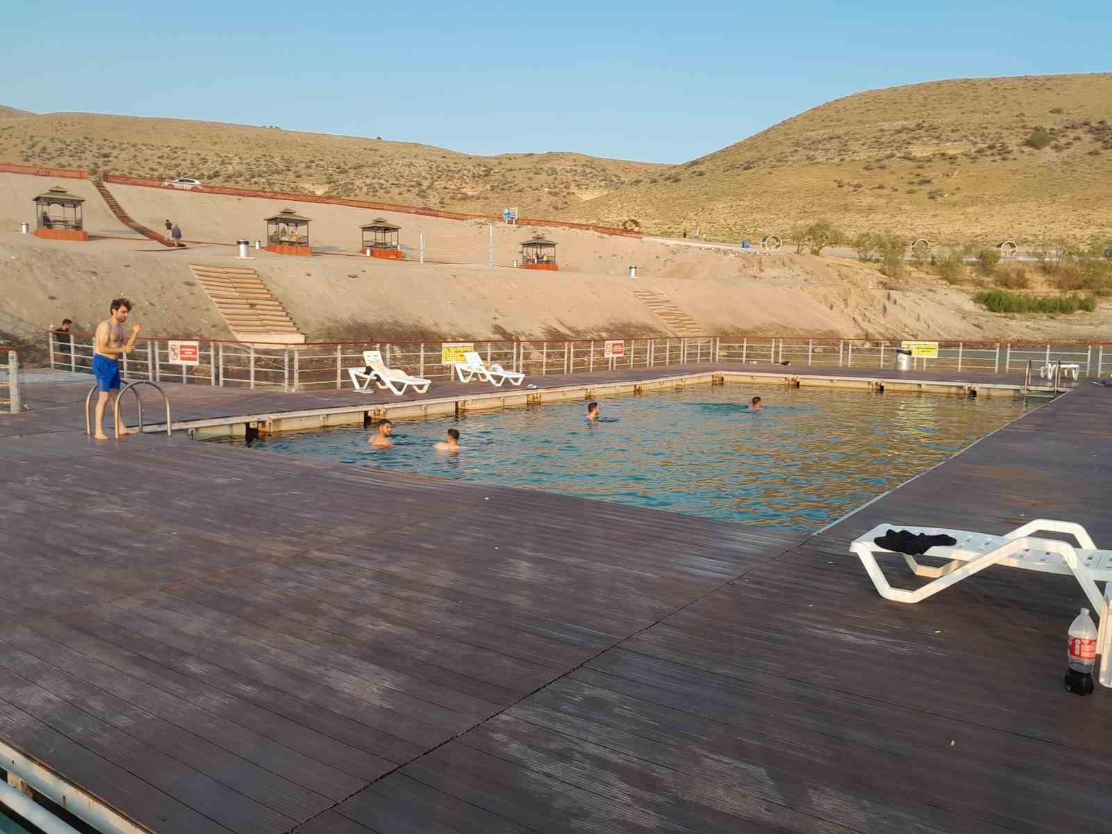 Karapınar’ın gözdesi Acıgöl’e bayramda ziyaretçi akını