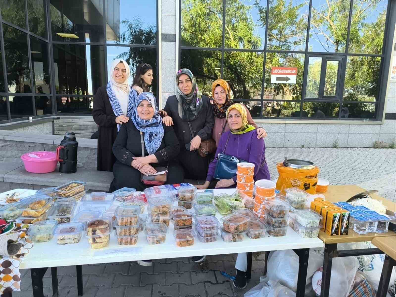 Vanlı kadınlardan Gazze i&ccedil;in &rsquo;hayır &ccedil;arşısı&rsquo;
