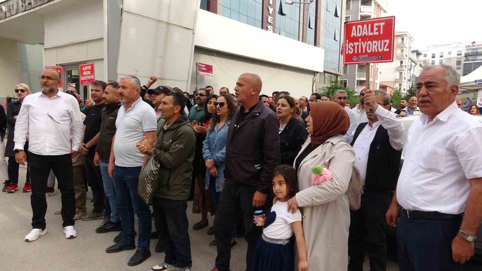 Van&rsquo;da işten &ccedil;ıkarılan iş&ccedil;iler: "Bayram şekeri alamayacak duruma geldik"
