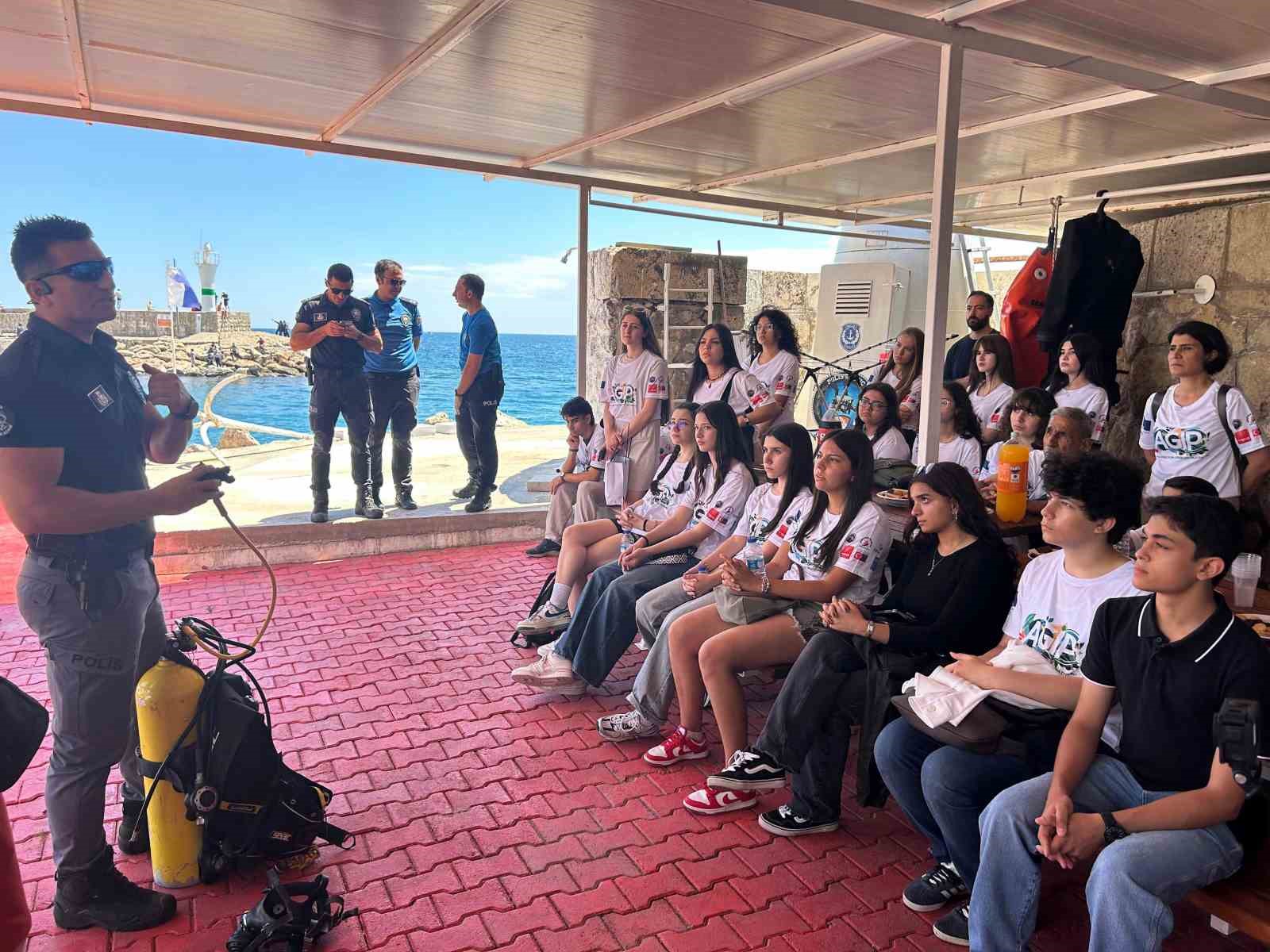 Antalya Gen&ccedil; İklim Liderleri&rsquo;nden kıyılar i&ccedil;in hareket
