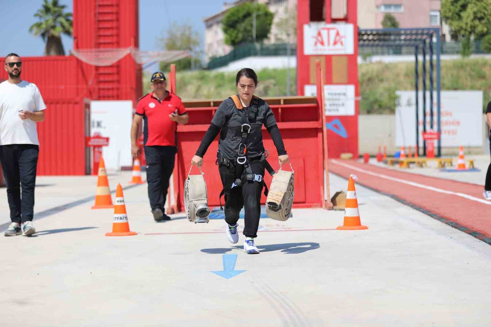 Mersin&rsquo;de itfaiye eri adayları parkur sınavına hazırlanıyor
