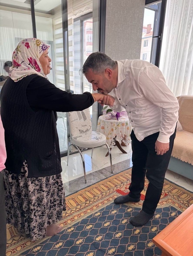 Pursaklar Belediye Başkanı Çetin’den şehit ailelerine ziyaret