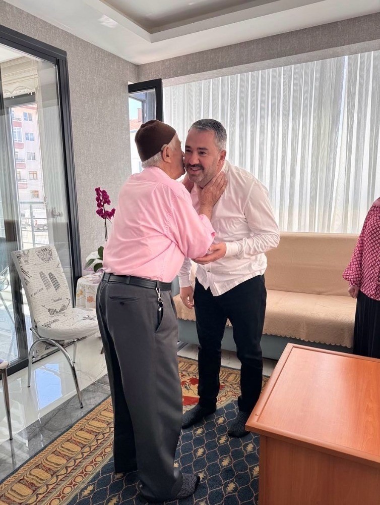 Pursaklar Belediye Başkanı Çetin’den şehit ailelerine ziyaret