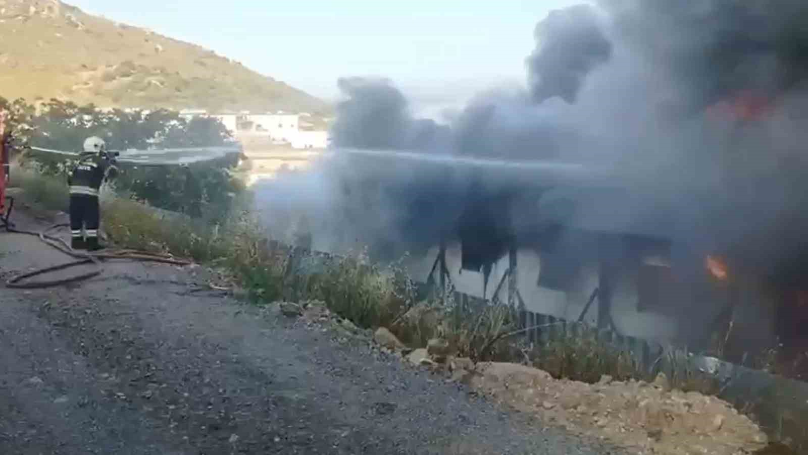 Bodrum&rsquo;da iş&ccedil;ilerin kaldığı konteynerlerde yangın &ccedil;ıktı
