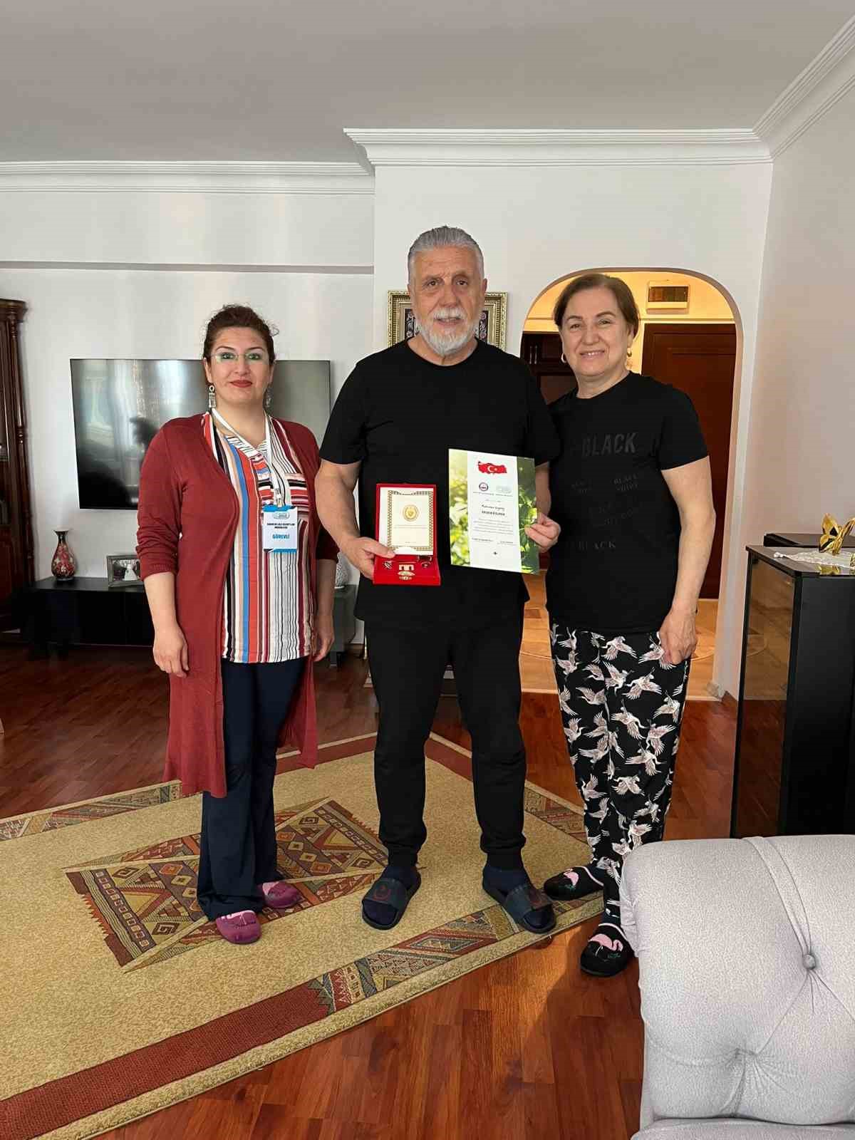 Esenyurt Belediyesi&rsquo;nden bayramda anlamlı ziyaret, şehit aileleri ve &ccedil;ocuklar unutulmadı
