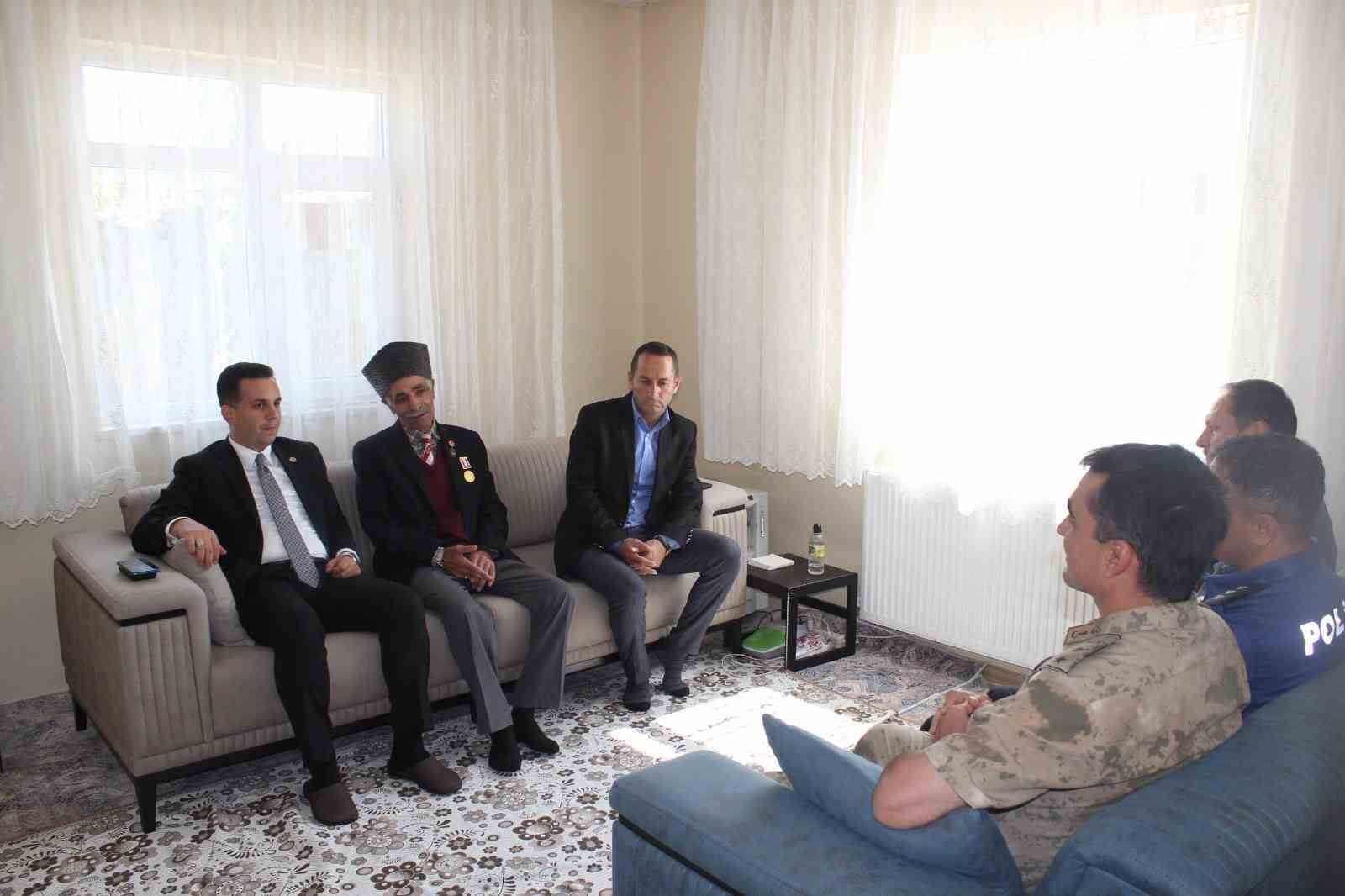 Kaymakam Şahin şehit ve gazi aileleriyle bir araya geldi
