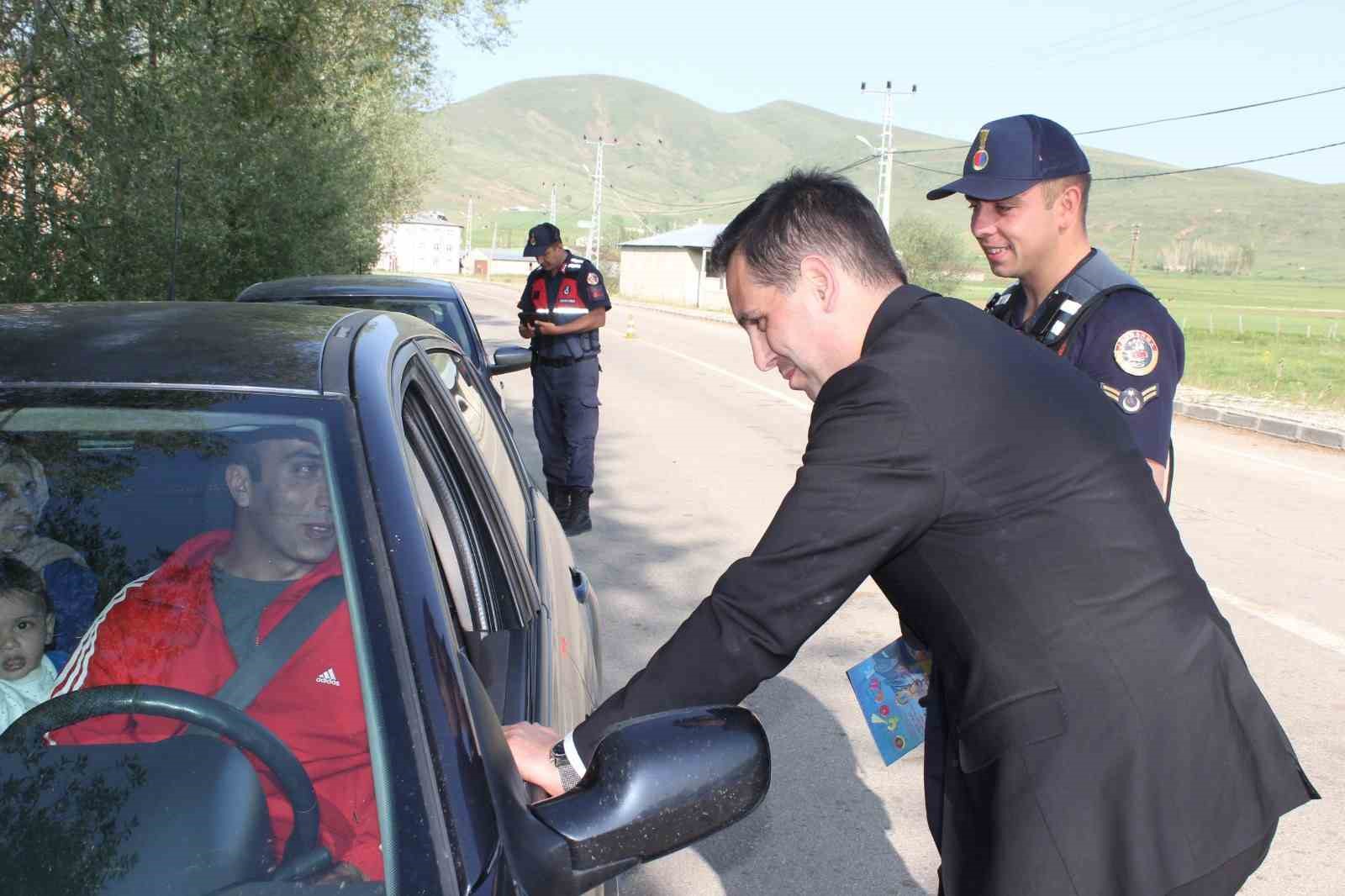 Demirözü’nde sürücülere hız konusunda uyarılarda bulunuldu