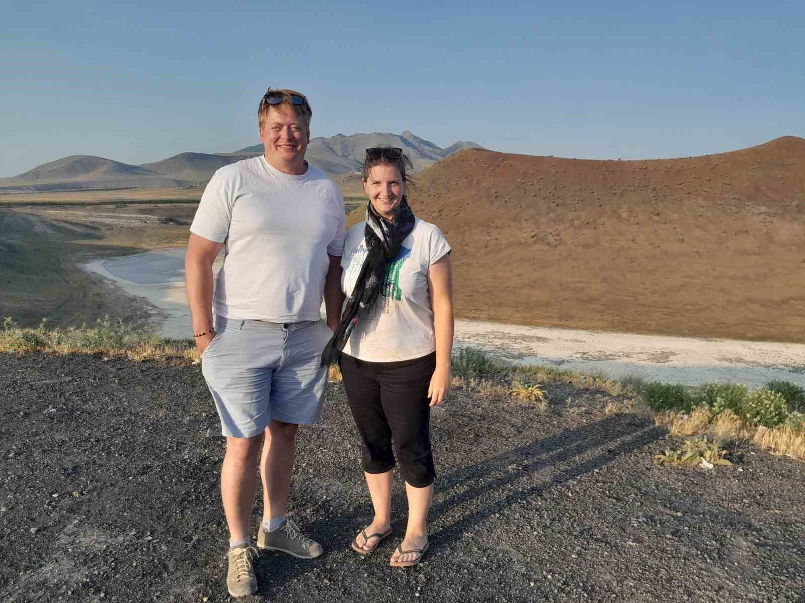 Avusturyalı çift, Türkiye turunda Meke Gölü’nde mola verdi