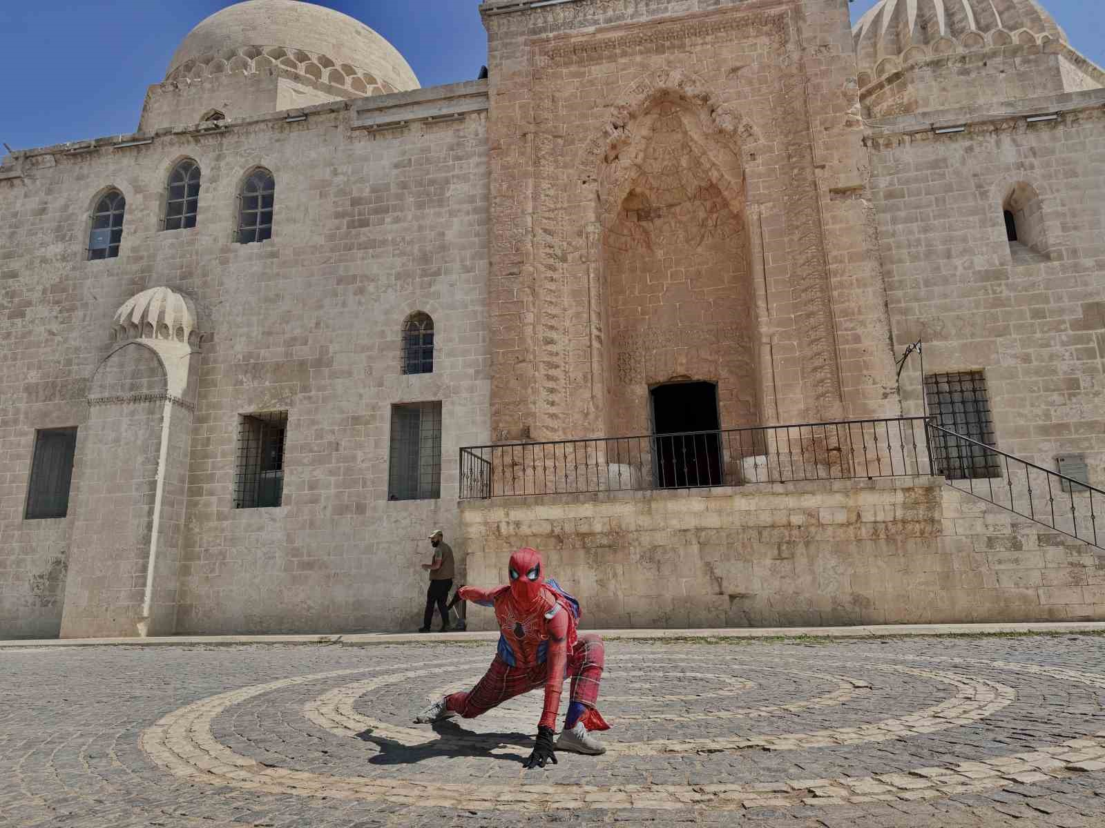 Yerli örümcek adamın 64’üncü durağı Mardin oldu
