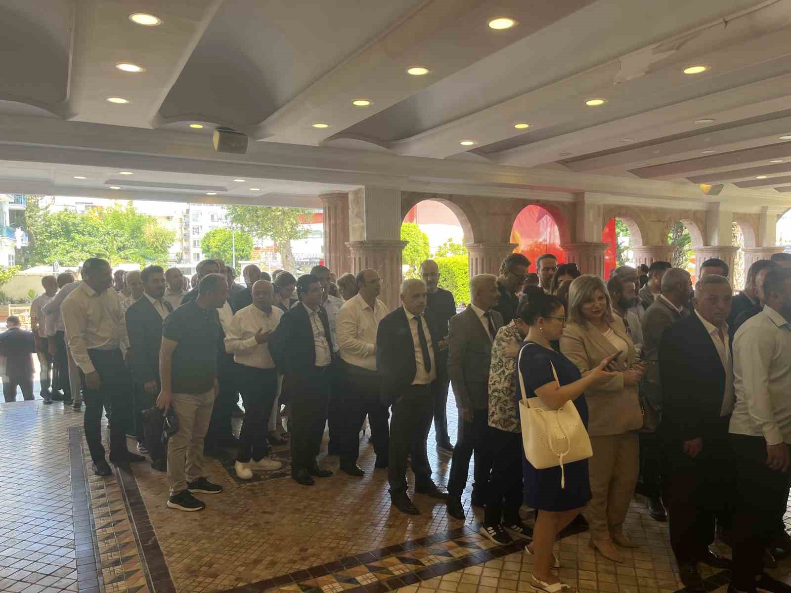 Alanya protokol&uuml; bayramda bir araya geldi
