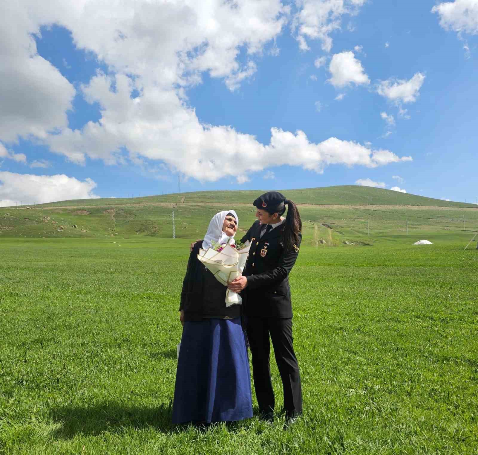 Ağrı’da jandarmadan bayramda şehit ailelerine vefa ziyareti