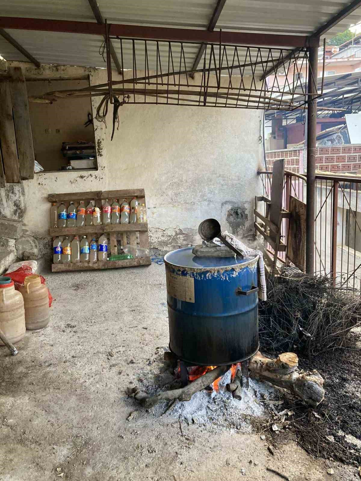 Aydın&rsquo;da kekikler şifa i&ccedil;in kaynatılmaya başlandı
