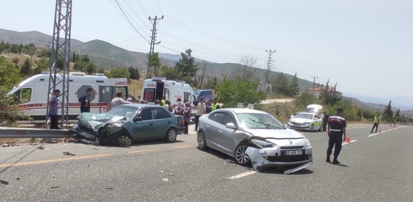 Elazığ&rsquo;da trafik kazası: 5 yaralı
