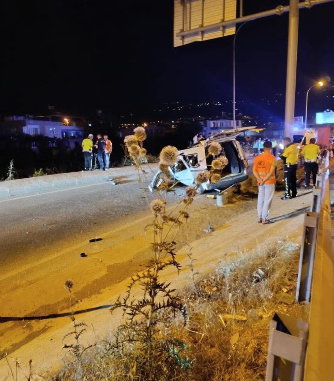 Kahramanmaraş’ta hafif ticari araç bariyere çarptı: 1 ölü, 1 yaralı