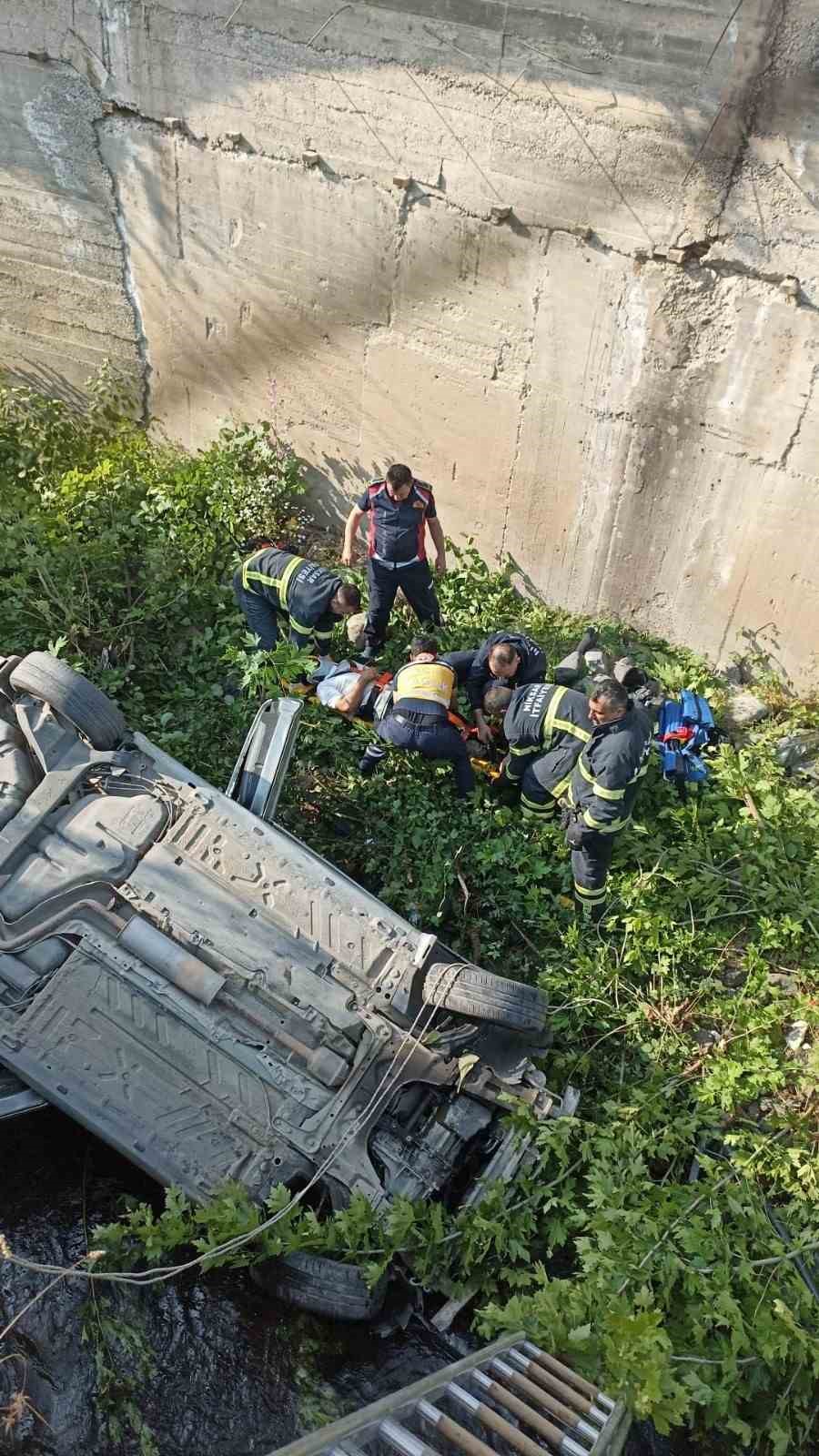 Otomobil dereye d&uuml;şt&uuml;: 1 yaralı
