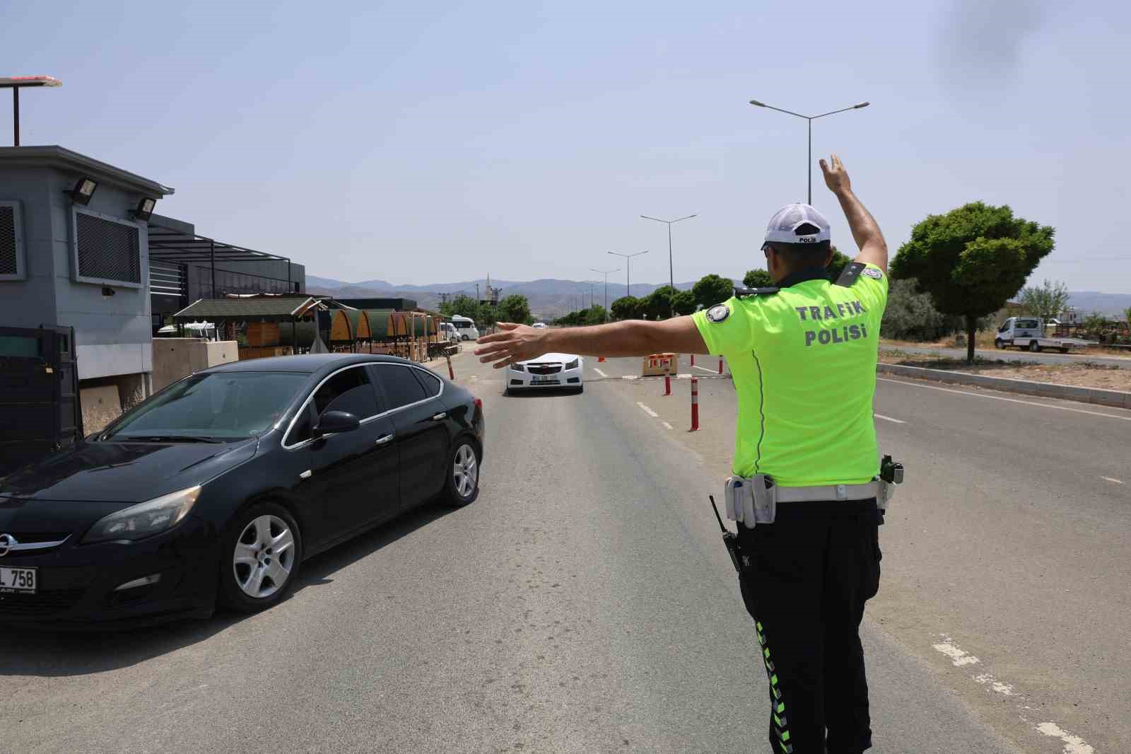 Elazığ’da polis ekiplerinden bayram denetimi