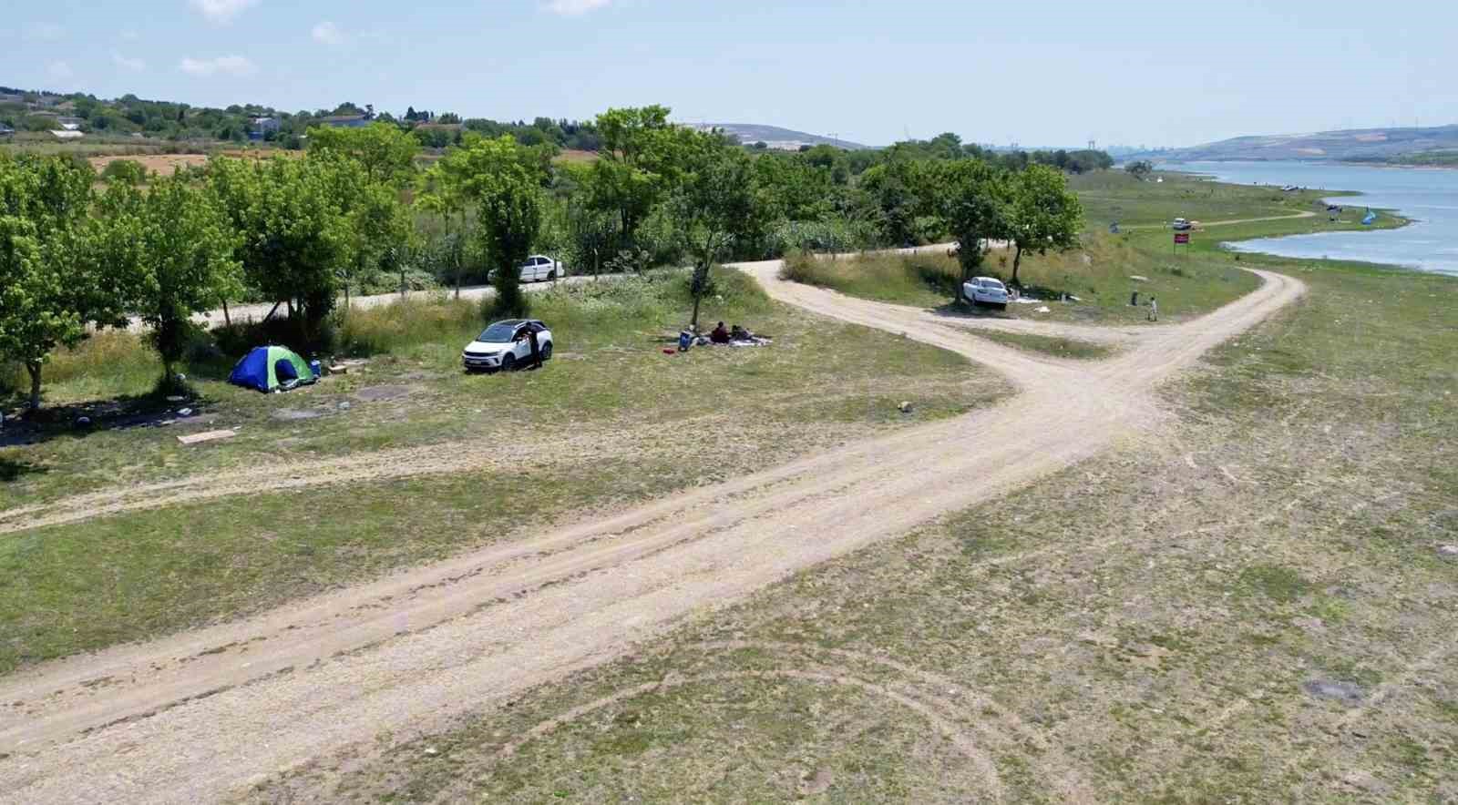 İstanbul&rsquo;da piknik alanlarındaki yoğunluk havadan g&ouml;r&uuml;nt&uuml;lendi
