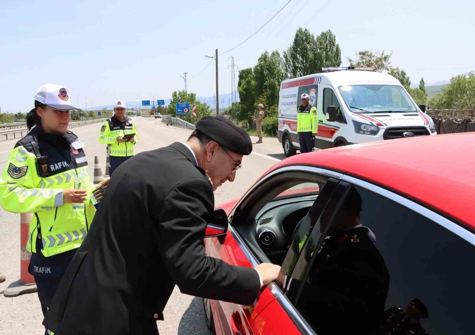 Jandarmadan bayram denetimleri s&uuml;r&uuml;yor
