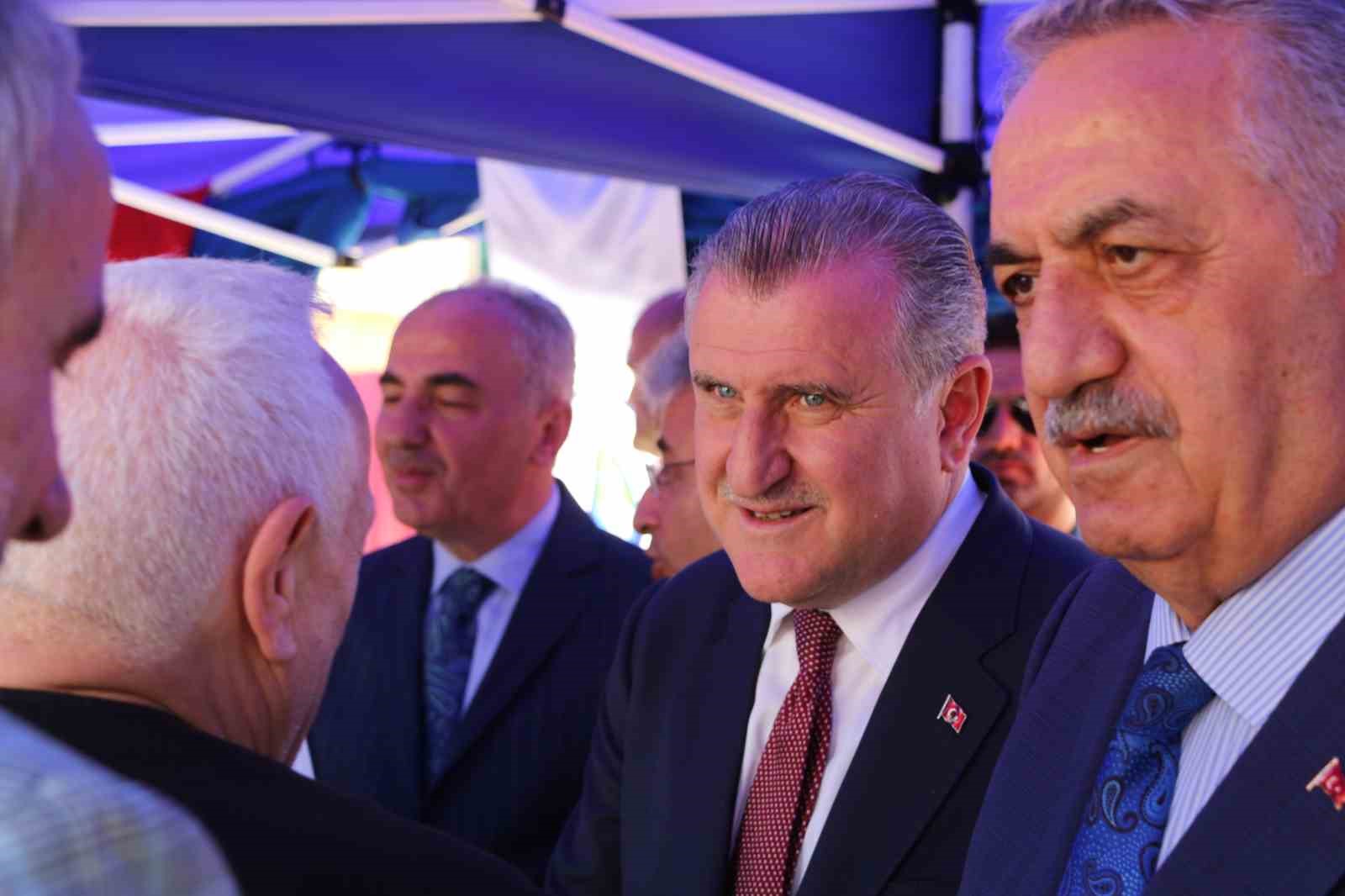 Gençlik ve Spor Bakanı Osman Aşkın Bak Rize’de bayramlaşma törenine katıldı