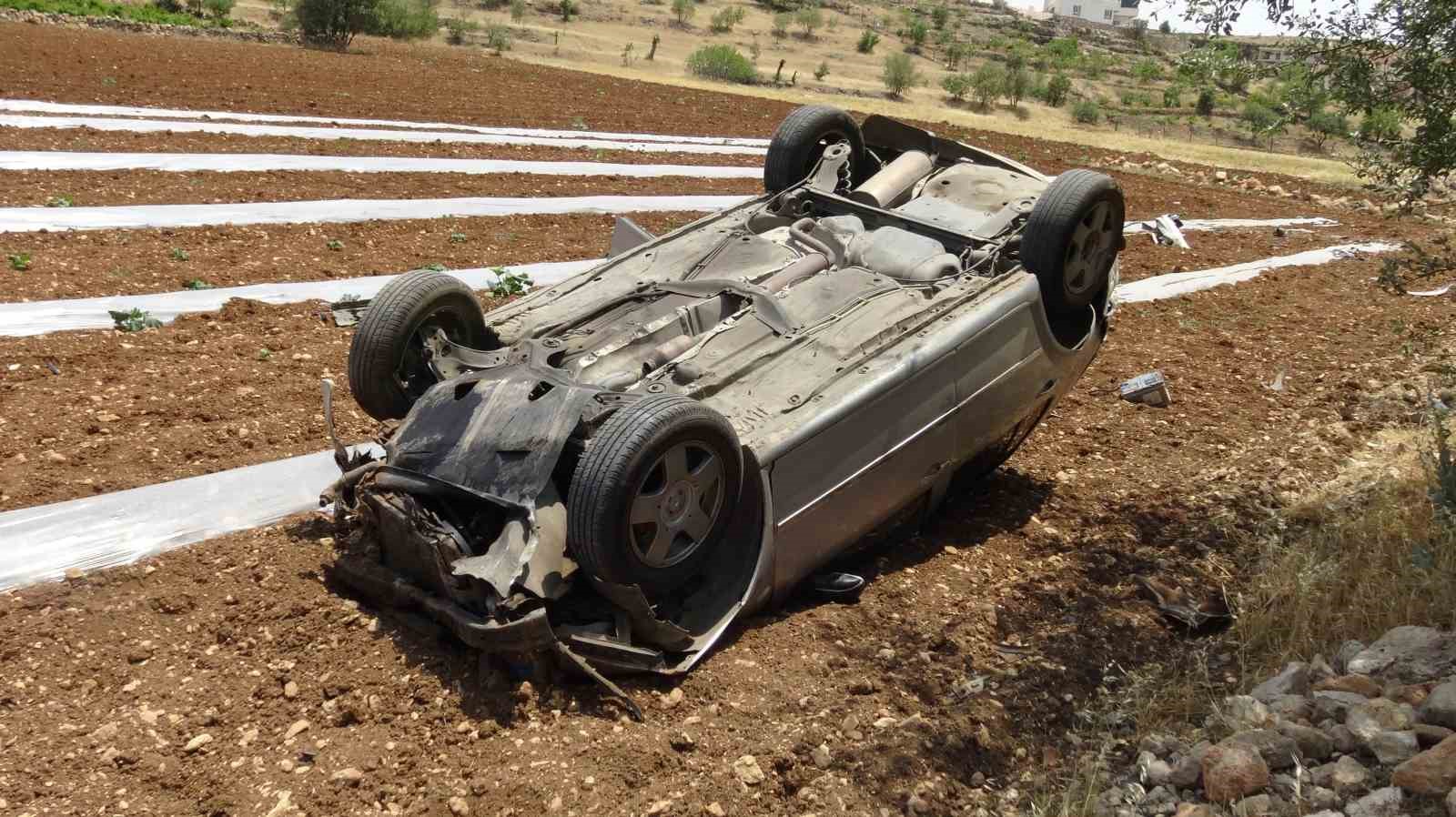 Gerc&uuml;ş&rsquo;te virajı alamayan otomobil takla attı: 3 yaralı
