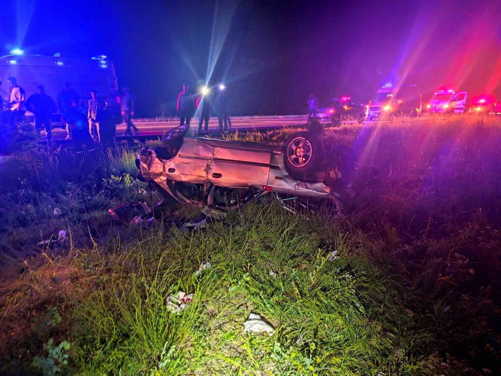 Afyonkarahisar’da şarampole devrilen otomobildeki 7 kişi yaralandı