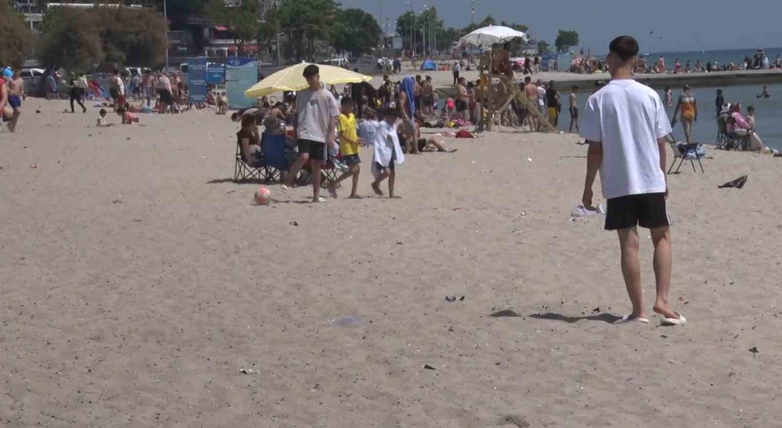 Küçükçekmece’de bayramın 2’nci gününde vatandaşlar sahile akın etti